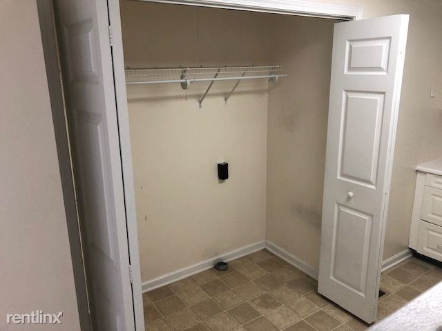 Foto del edificio - 2 br, 1 bath Townhome - 418-420 Westbridge...