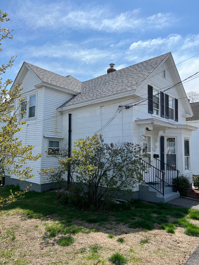 Building Photo - First-floor apartment in a great location