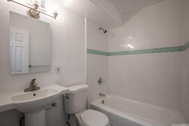 Building Photo - Manthos 94-322 Pupuole St