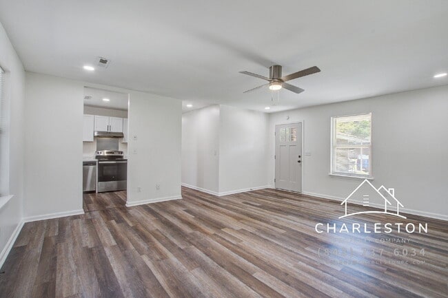 Foto del edificio - 114 Langley Dr