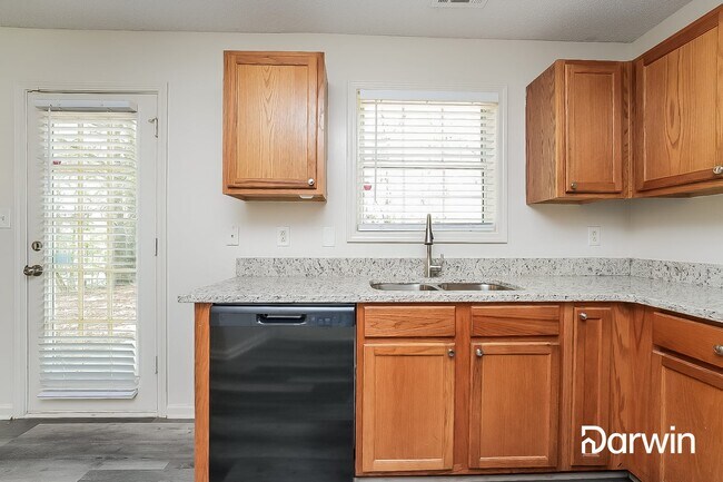 Foto del edificio - 7060 Ravenwood Lane, Lithonia, GA 30038