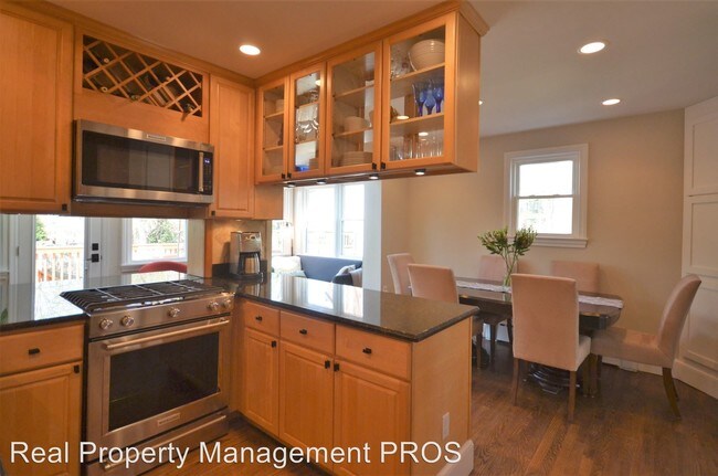 Foto del edificio - 3 br, 2 bath House - 124 East Maple St.