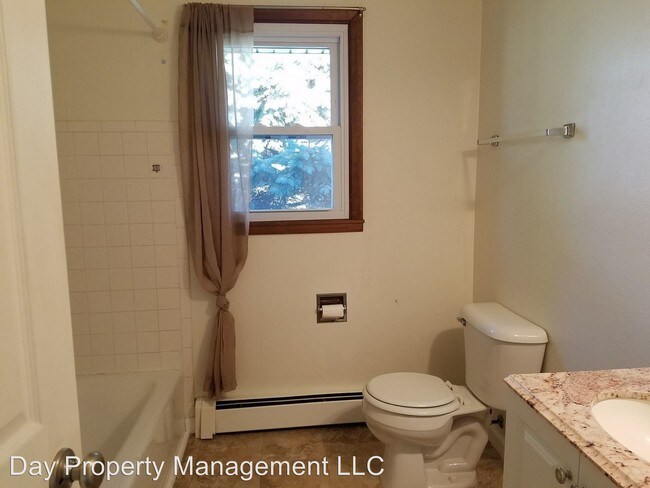 Building Photo - 2064-2066 Marlee Ln