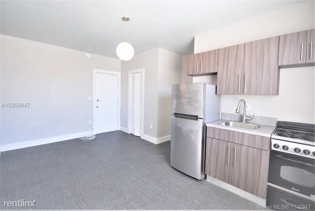 Building Photo - 420 78th St