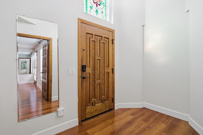 Área de entrada interior - 369 Palm Ave