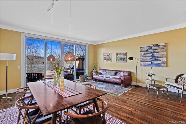 Foto del edificio - 493 Warburton Ave