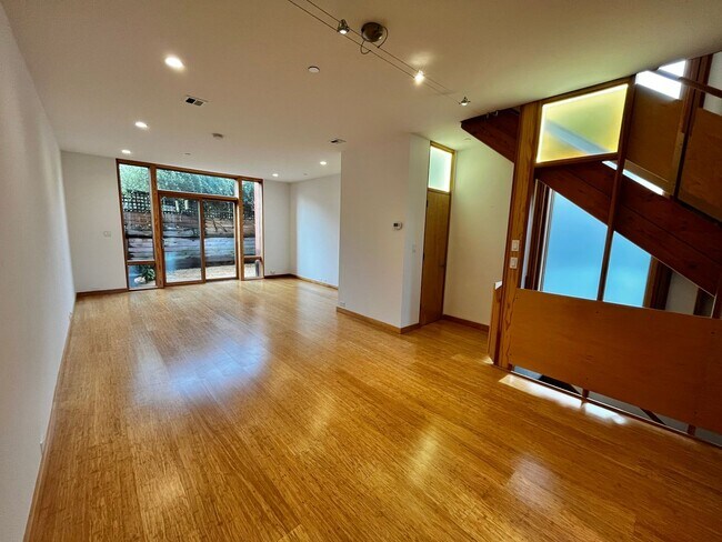 Foto del edificio - Townhome in the Grow Community, Walk to Wi...