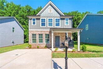 Building Photo - 1947 Thomasville Estates Dr SE