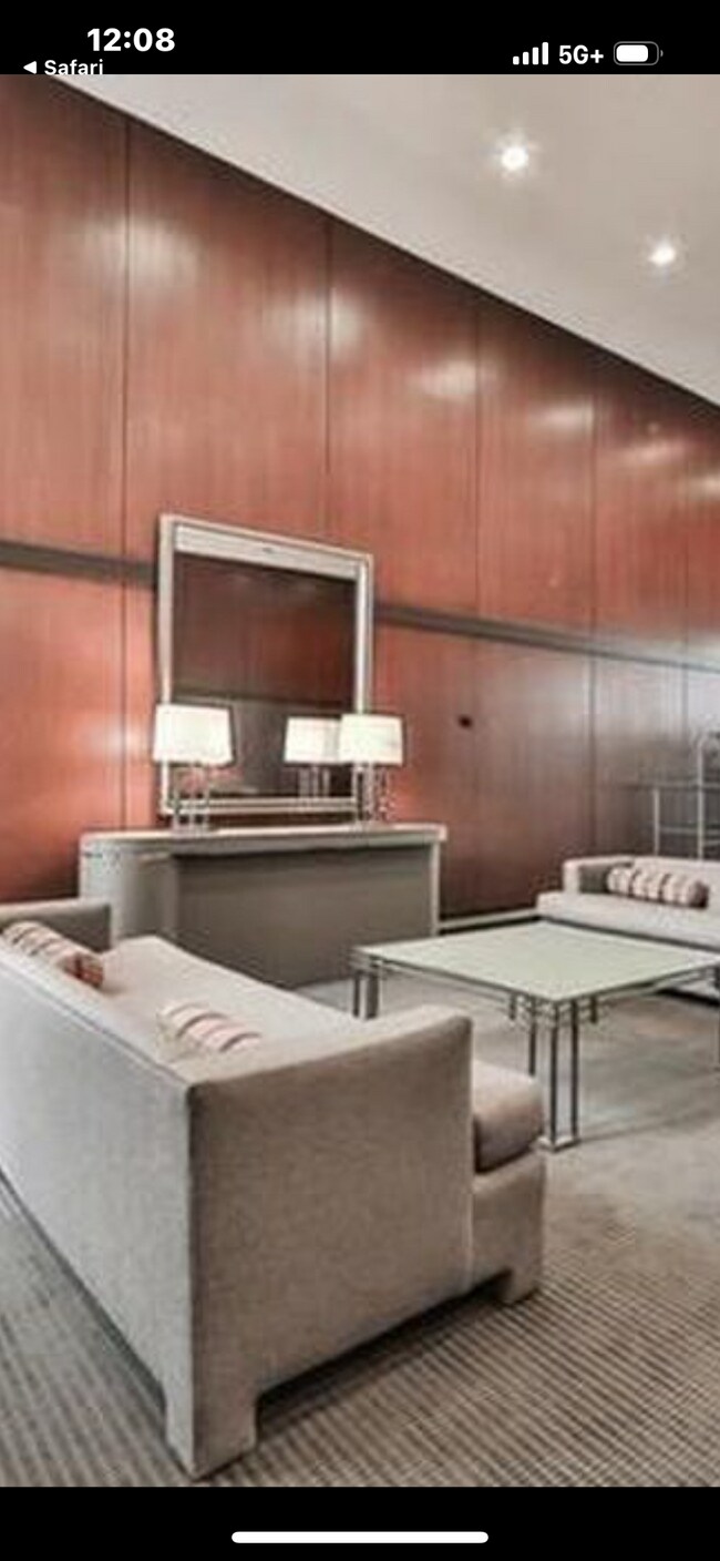 Foto del edificio - 5100 N Marine Dr