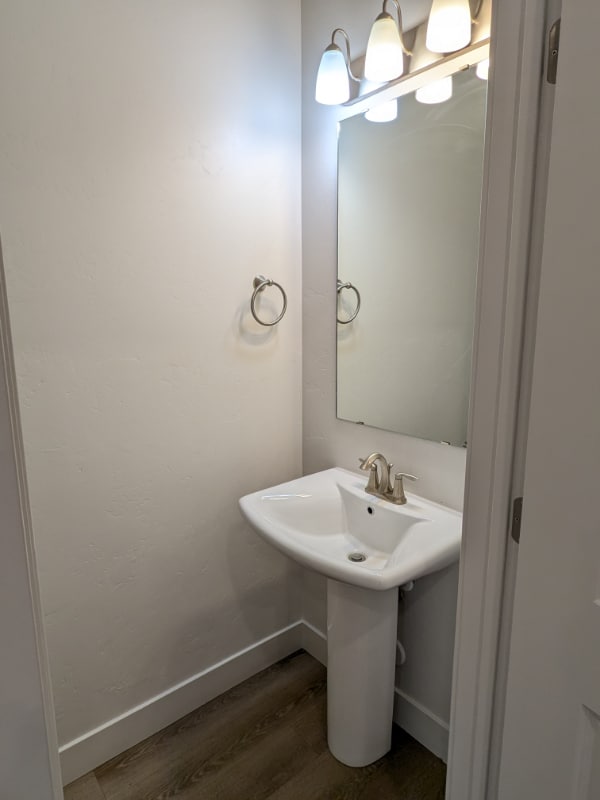Foto del edificio - 335 S 1580 E