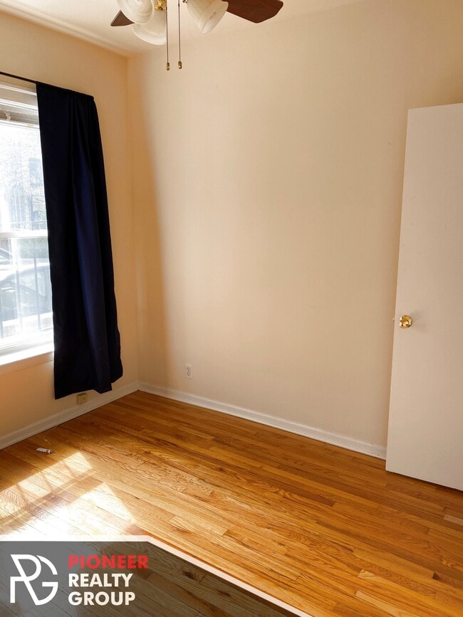 Foto del edificio - 3921 N Pine Grove Ave