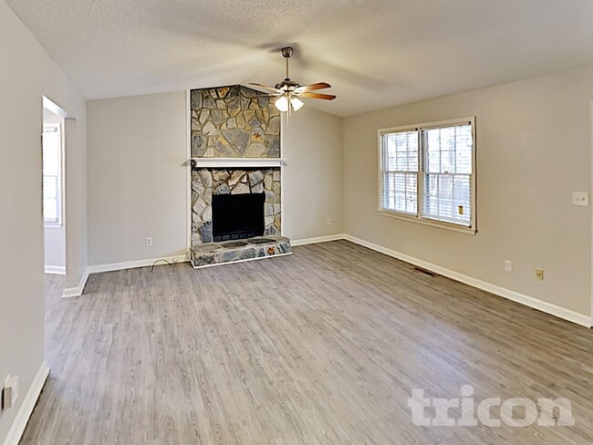 Building Photo - 199 Spring Dr