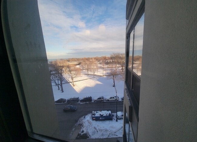 Building Photo - 5100 N Marine Dr