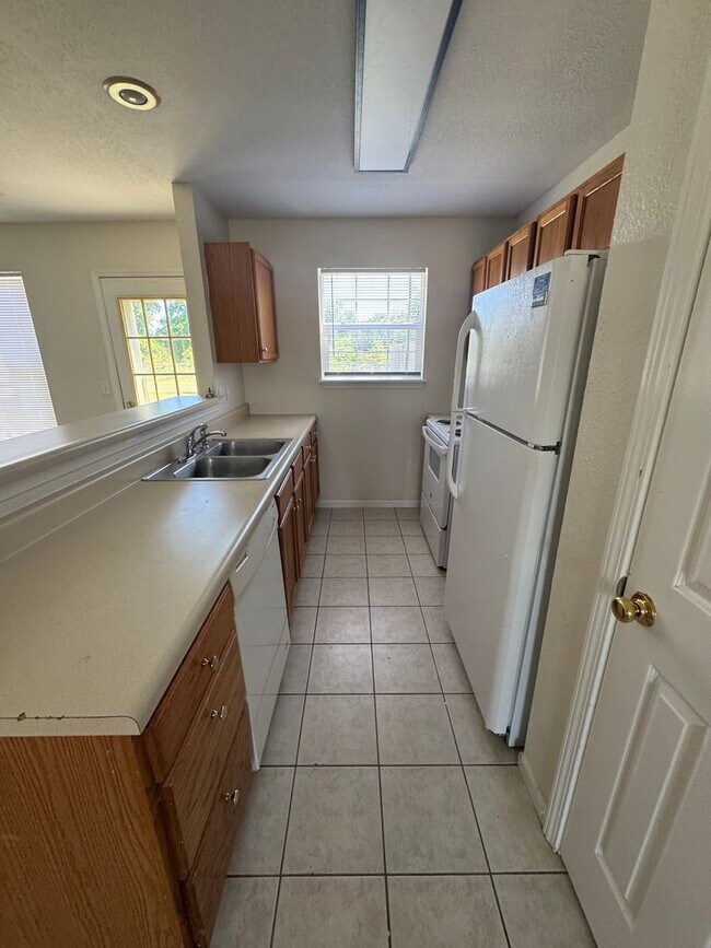 Foto del edificio - 2681-2683 E Oakbrook Dr