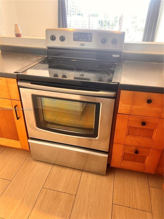 Foto del edificio - 1865 79th Street Causeway