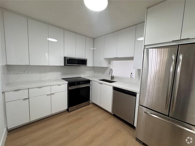Building Photo - 1820 N Lauderdale Ave