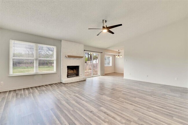 Foto del edificio - 4707 Ganymede Dr