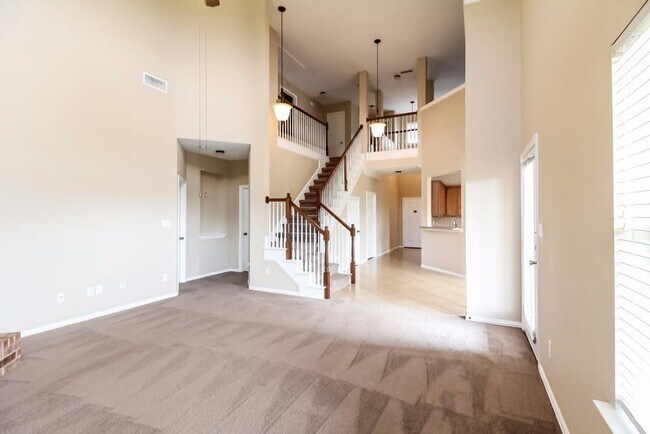 Building Photo - 2825 Greenway Dr