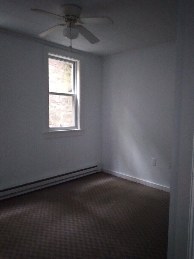 Dormitorio - 607-615 Main St