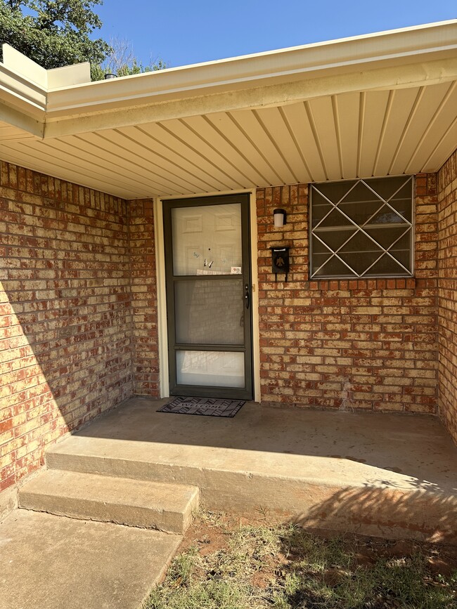 Building Photo - 3505 Hillside Dr