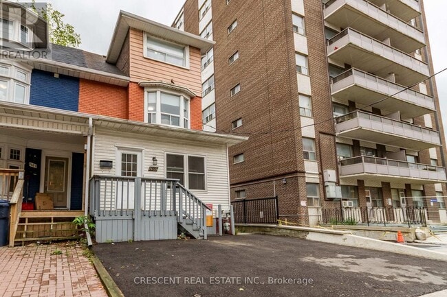 Building Photo - 1409 King St W