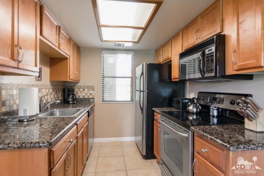 Foto principal - 43376 Cook St