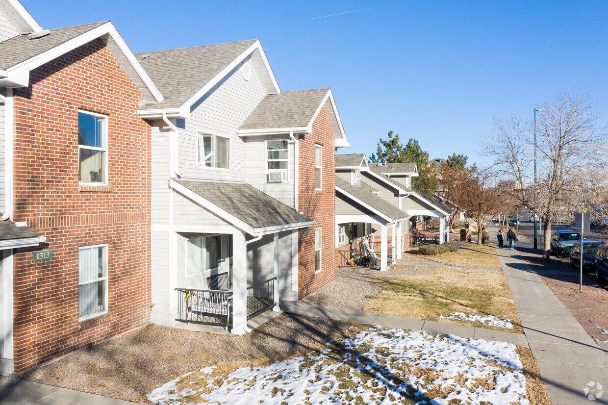 Primary Photo - North Lincoln Park Homes