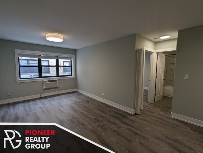 Building Photo - 456 W Barry Ave