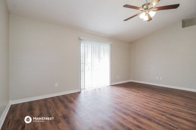 Building Photo - 4678 SPRUCE CREEK RD, Port Orange, FL 32127