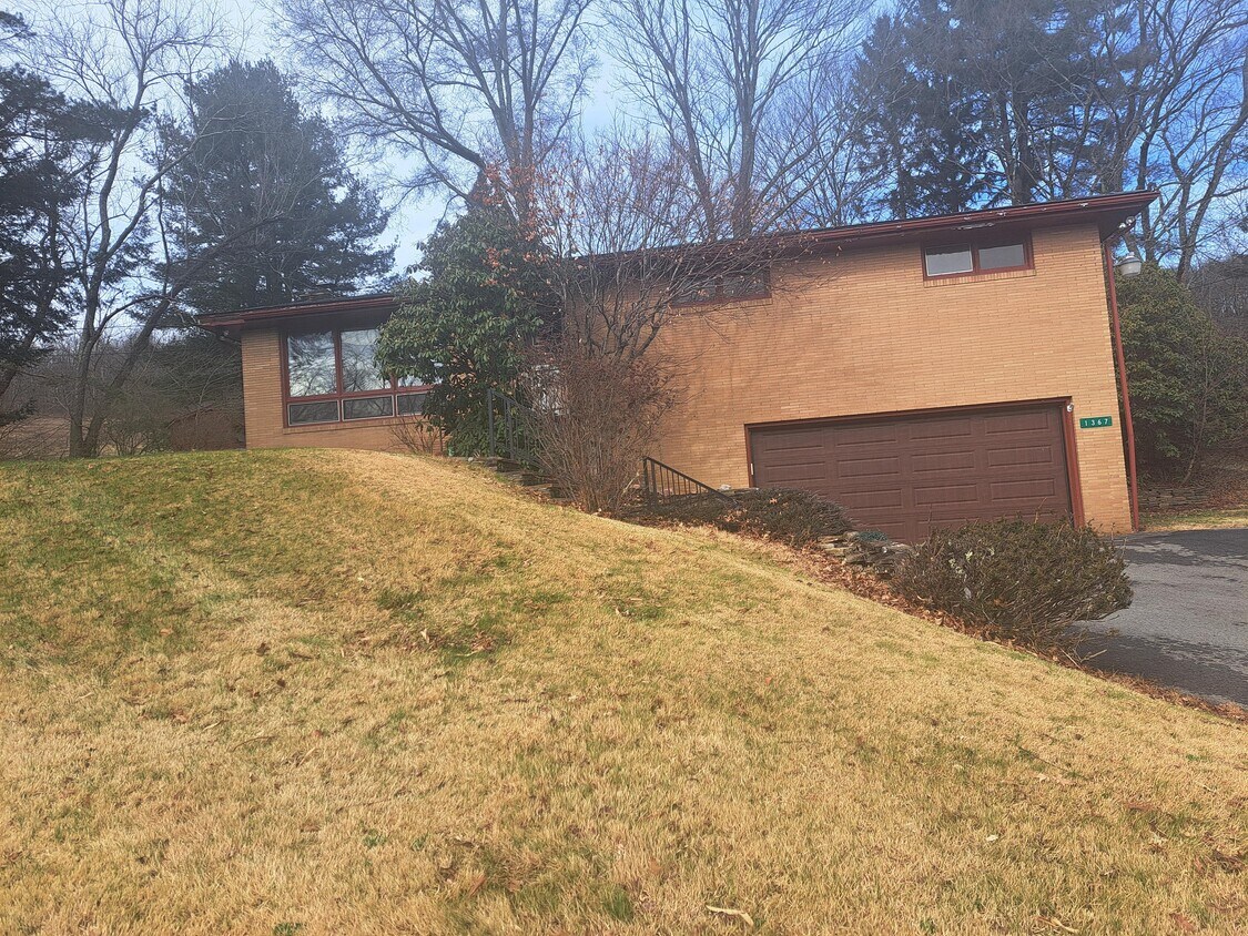 Primary Photo - 1357 Darlington Rd