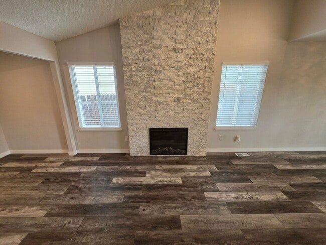 Building Photo - 6094 S Kingston Cir