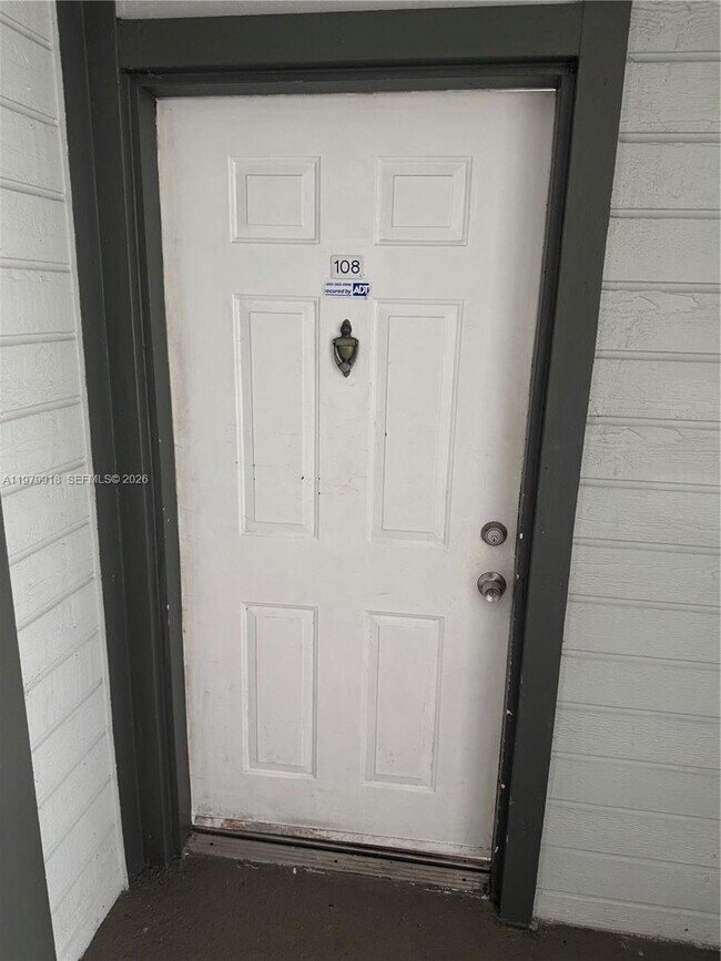 Foto del edificio - 469 NE 207th Ln