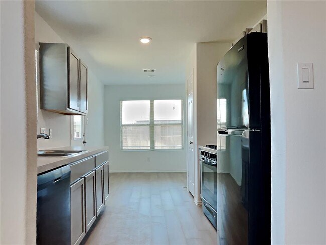 Building Photo - 14506 Broadbury Pond Rd