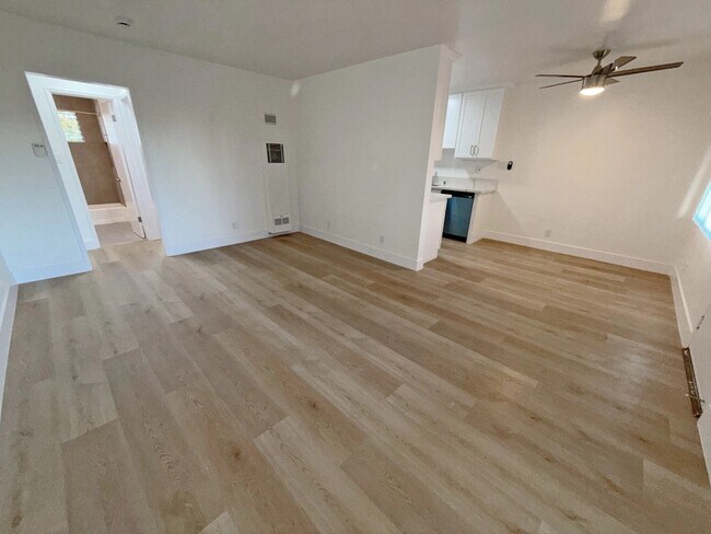 Foto del edificio - 1852 N Wilton Pl