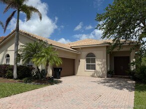Building Photo - 1763 Newport Isles Blvd