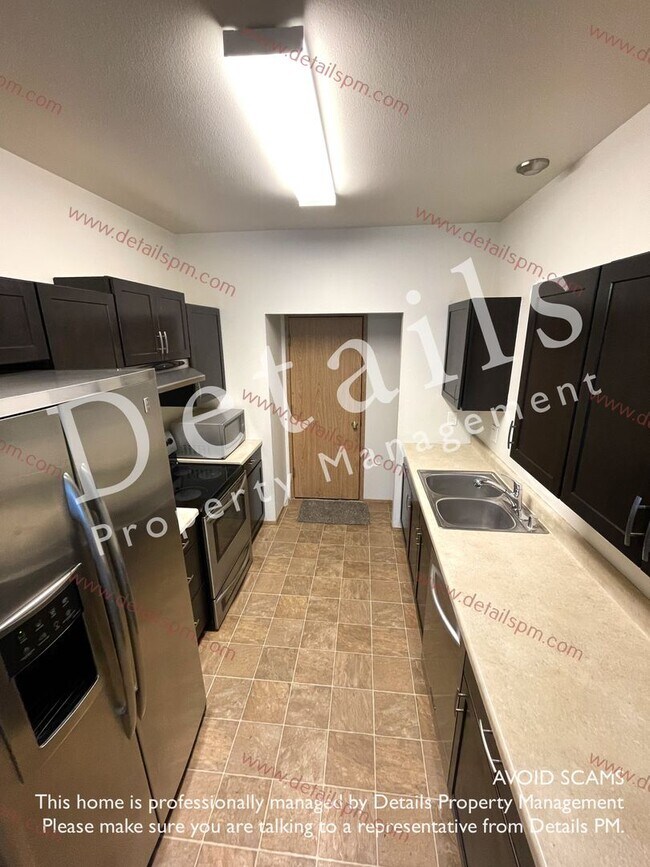 Building Photo - Silverdale Three Bedroom Townhouse