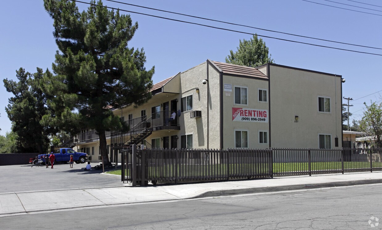 Primary Photo - 1187 Huff St