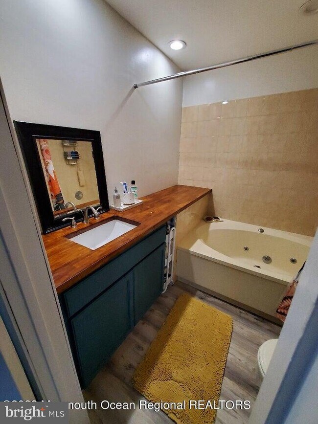 Foto del edificio - 28 Melrose Dr