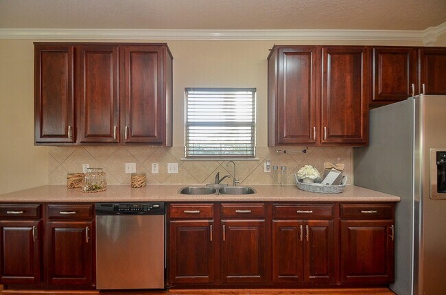 Foto del edificio - 2410 Crossmill Ln