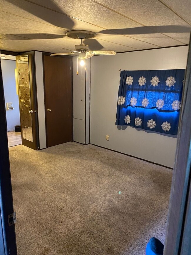 Building Photo - 16945 Rooster Ln