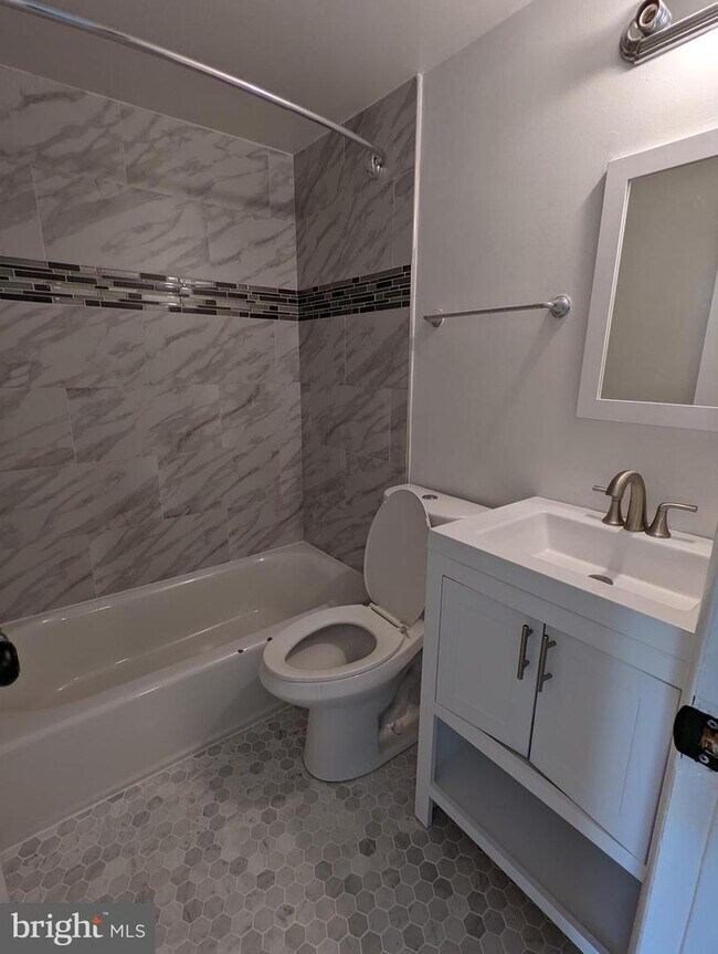 Foto del edificio - 7228 Donnell Pl