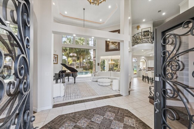 Building Photo - 600 Royal Oaks Dr