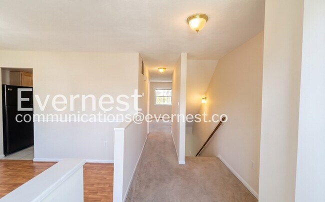 Foto del edificio - 2325 McClellan Ct