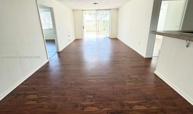 Foto del edificio - 1715 Village Blvd