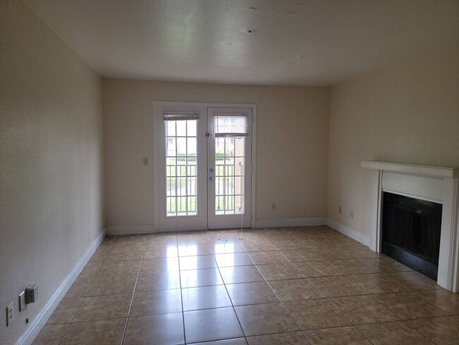Building Photo - 2550 N Alafaya Trail