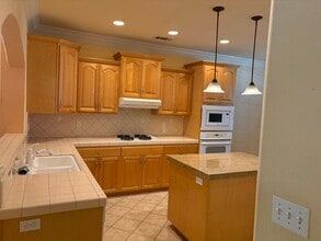 Building Photo - 587 Castenda Dr