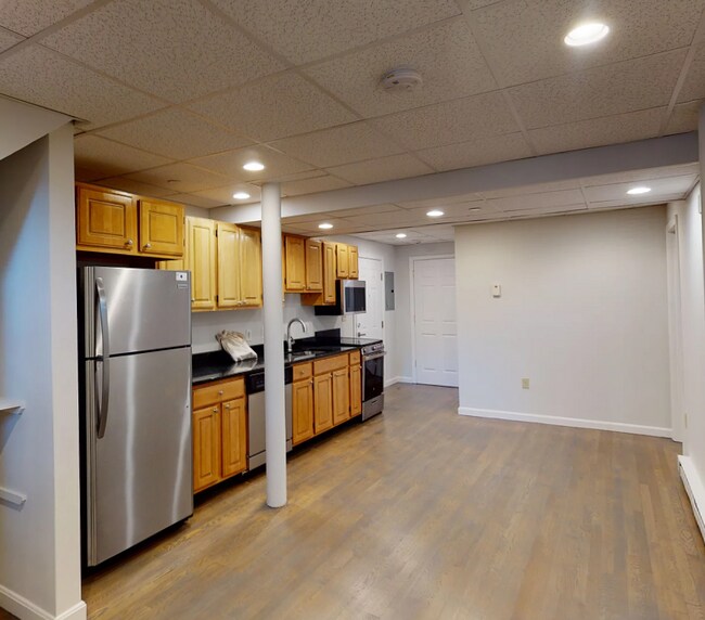 Building Photo - 73 Park Dr