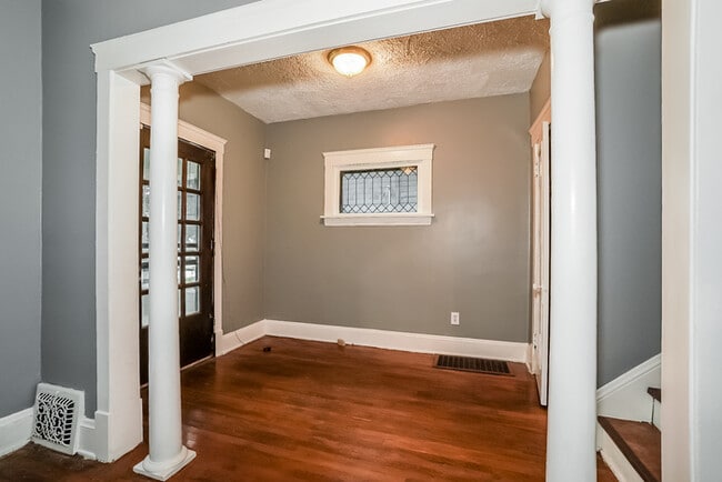 Building Photo - 1556 Dille Rd