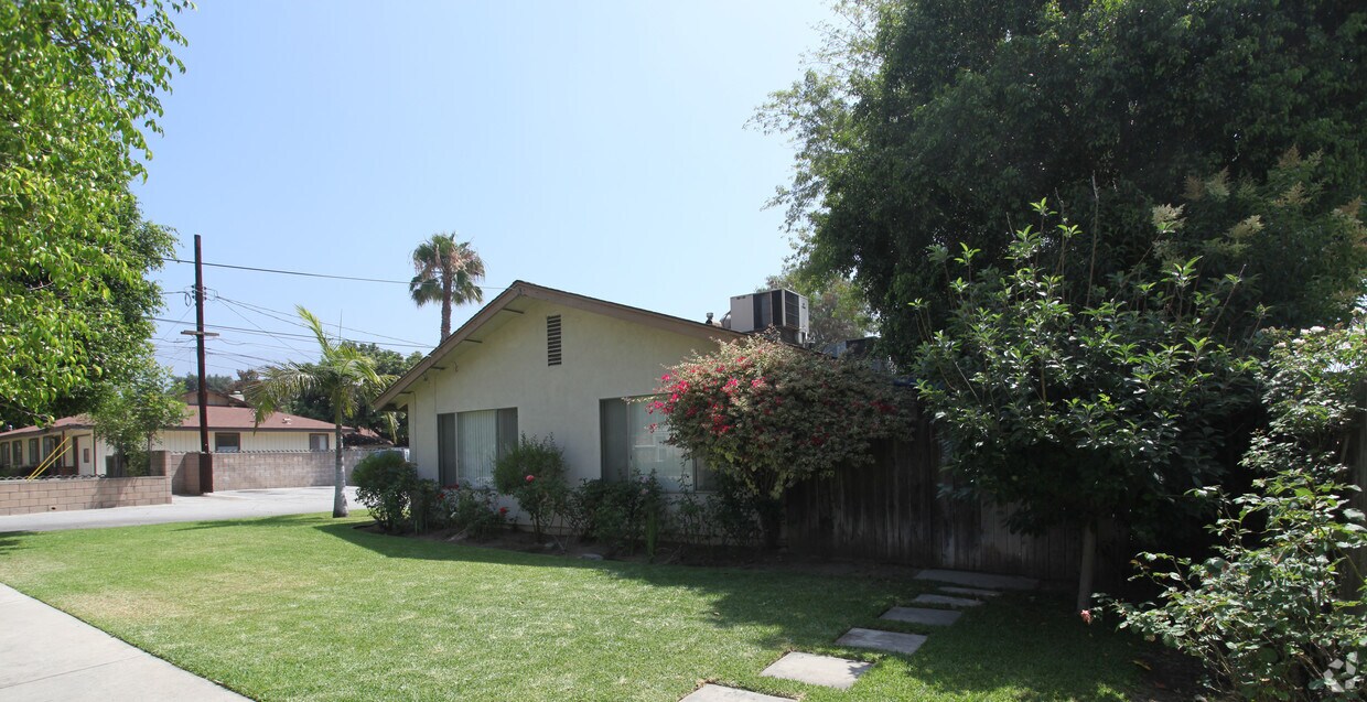 Building Photo - 1720 5th Ave