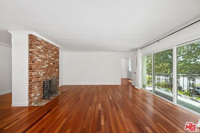 Building Photo - 404 San Vicente Blvd